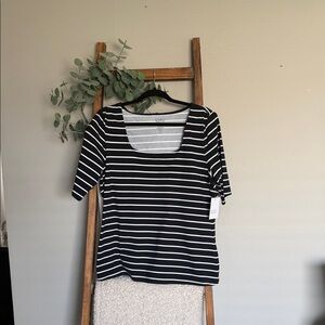 Croft and Barrow Black and White Striped Scoop Neck Short Sleeve Top